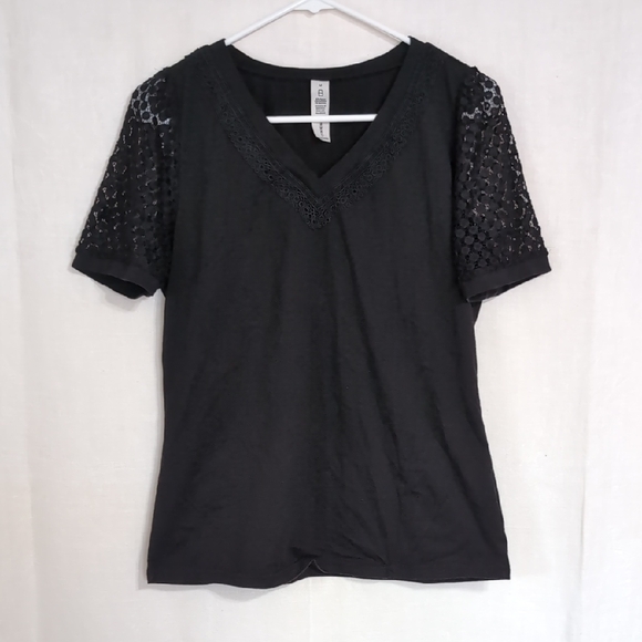 B Black Vneck Sheer Short Sleeve Tshirt Blouse Size Medium - Picture 1 of 4